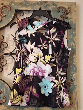 Worthington Black Floral Cross-Strap Peplum Top. NWT Size Medium